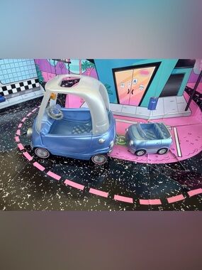 LOL Surprise! Furniture Series 2 Car Playset